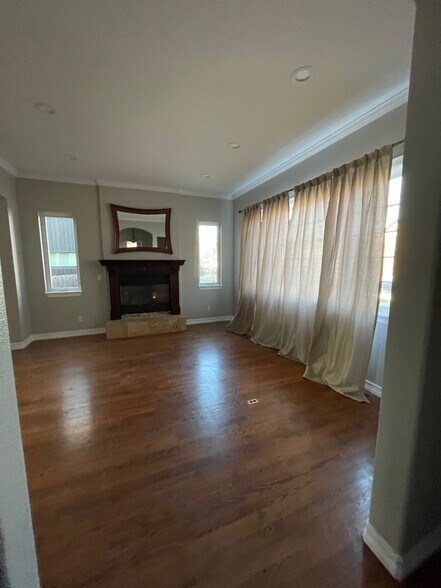 Living room - 1837 S Clarkson St