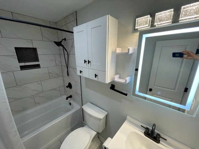 Building Photo - 4804 Hoyle Dr