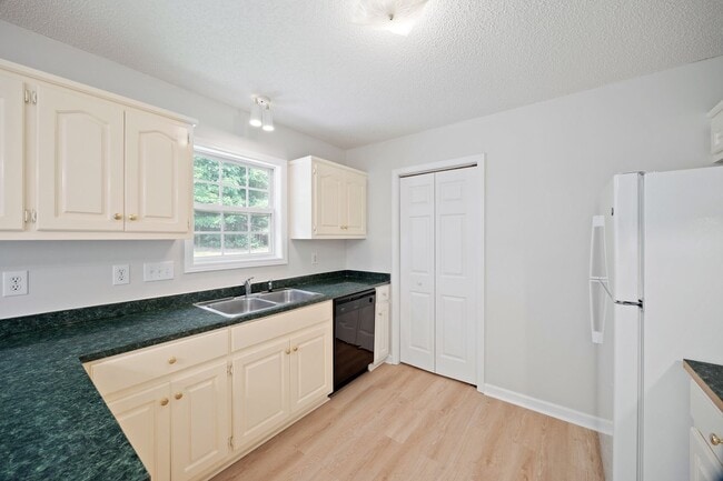 Building Photo - Freshly painted 3-bedroom 2-bath home in A...