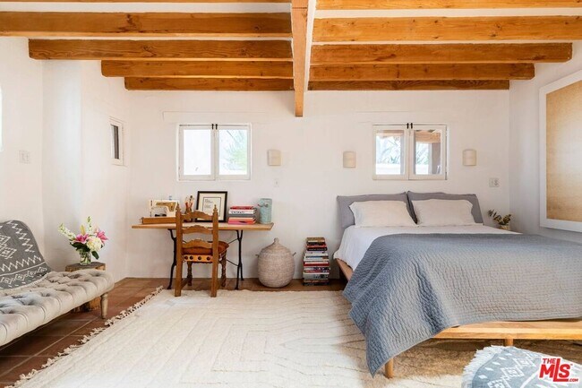 Building Photo - 3539 Canon Dr