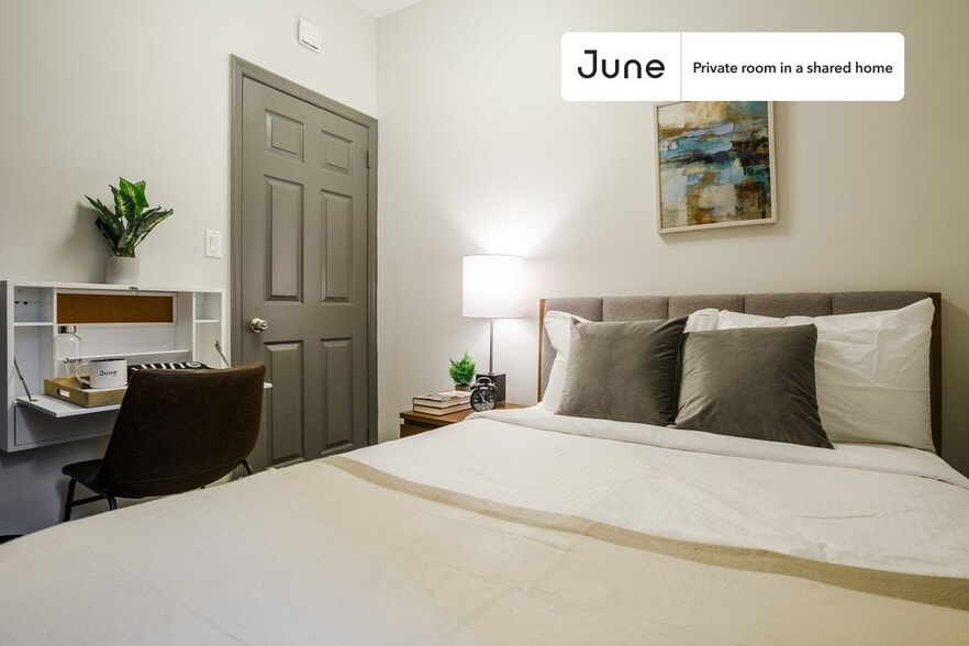 Building Photo - Room in Shared 3 bed/1 bath home in Hell's Kitchen