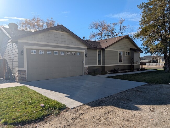 Building Photo - 400 S Curtis Rd