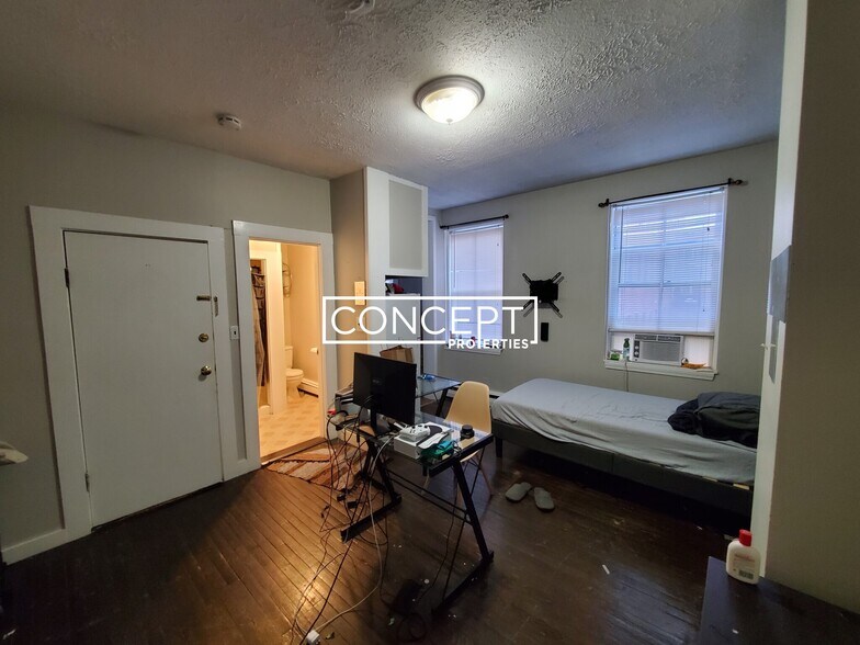 Building Photo - 41 Anderson St