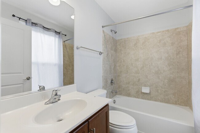 Building Photo - Amazing 4 BR/3.5 BA Townhome in Riverdale!