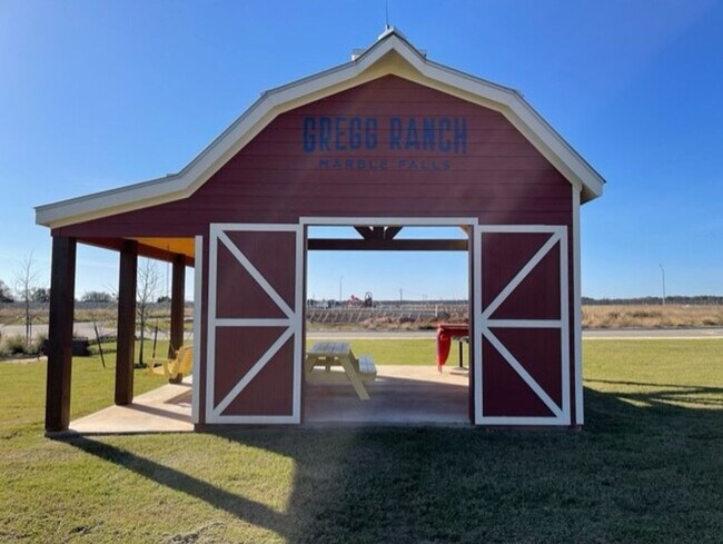 Building Photo - ONE-STORY Home in Marble Falls - 2932 SF with THREE-CAR GARAGE - On a CUL-DE-SAC!