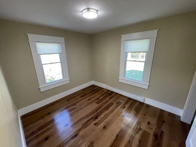 Building Photo - 2 bd, 1 ba house just east of downtown, co...