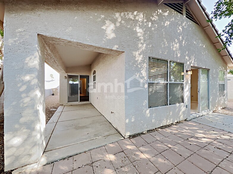 Building Photo - 15681 W Magnolia St