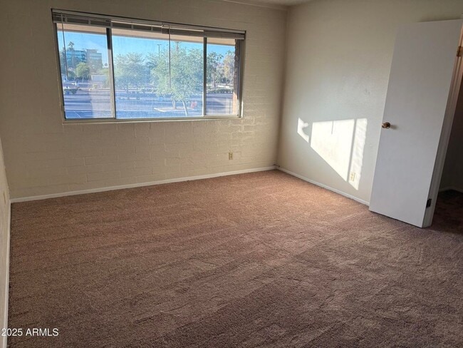 Building Photo - 2 Bedroom 2 Bath condo with ALL utilities included!
