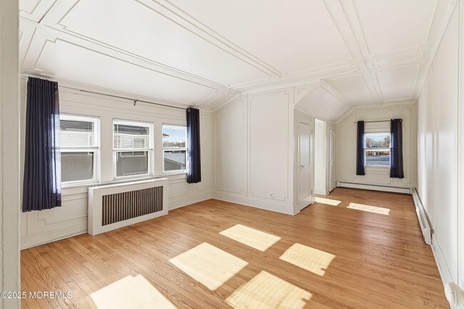 Building Photo - 5 Marine Pl