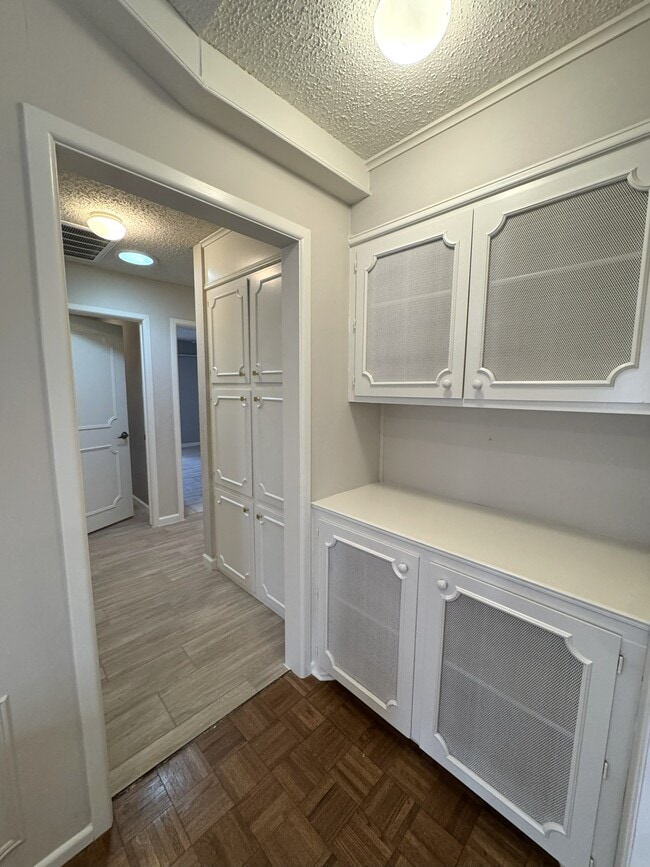 Building Photo - 2405 Stutz Pl