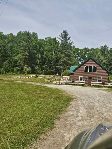 Property well off road - 2058 E Clarendon Rd