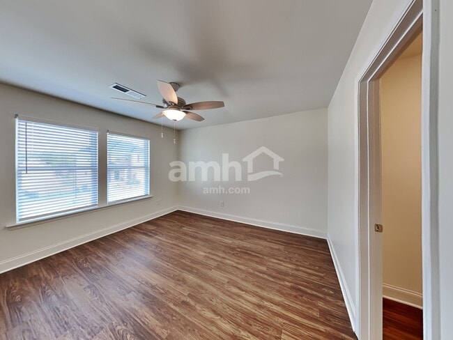 Building Photo - 542 Slew Dr