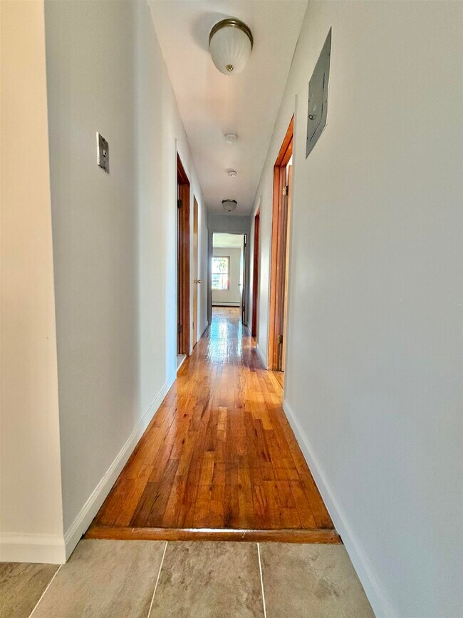 Building Photo - 406 5th St