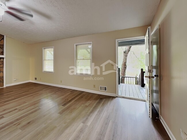 Building Photo - 3664 Stonewall Dr NW