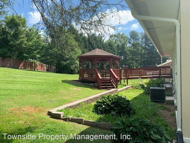 Building Photo - 5 br, 3 bath House - 924 McBryde Lane