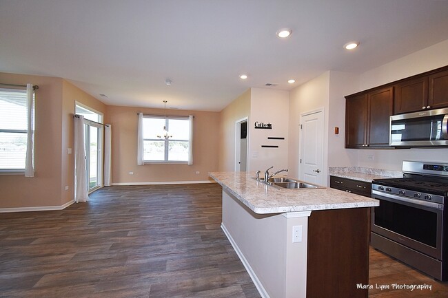 Building Photo - 325 Sussex Ln