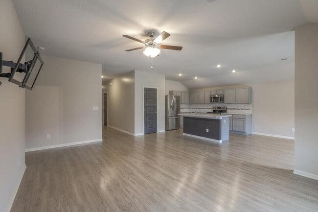 Building Photo - 8004 SE 6th St