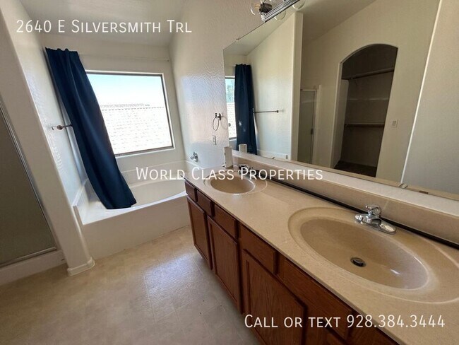 Building Photo - 2640 E Silversmith Trail