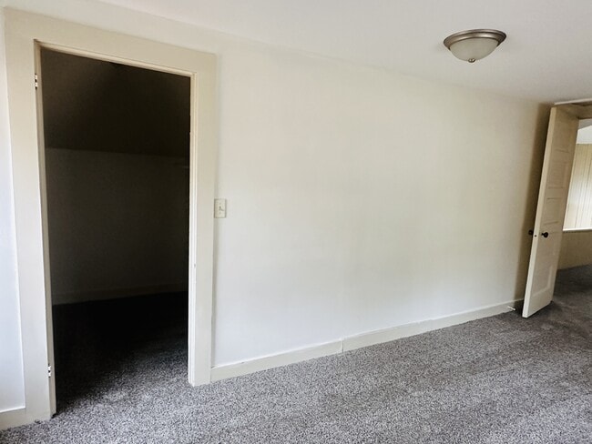 Building Photo - 340 N Mill St