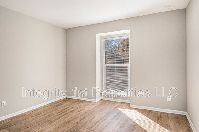 Building Photo - 3500 NE 72nd Terrace