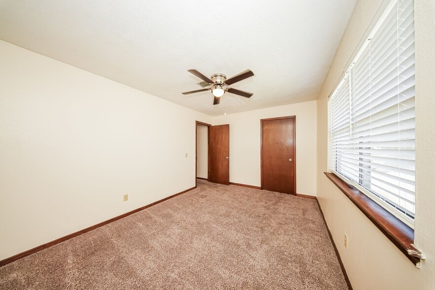 Building Photo - 2614 Martin Ln