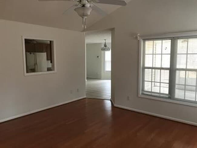 Building Photo - Carolina Lakes!!