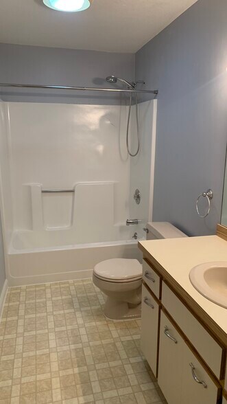 Building Photo - 30 Ledgewood Hills Dr
