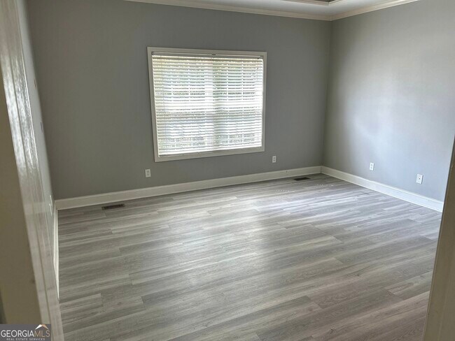 Building Photo - 4901 Planters Walk