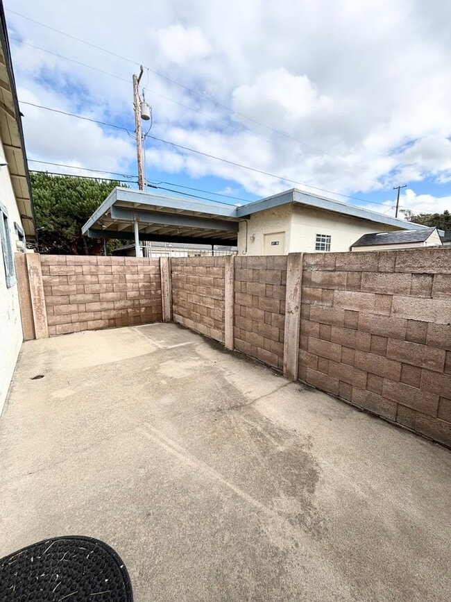 Building Photo - I412-420-P