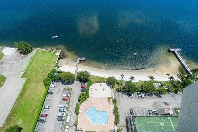 Building Photo - 5600 N Flagler Dr