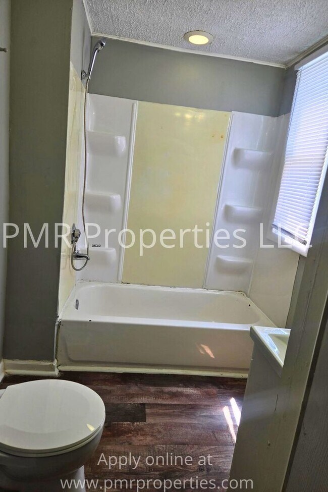 Building Photo - 321 Voorhis St