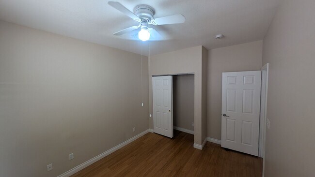 Building Photo - 3 bedroom 1 story house with large backyar...