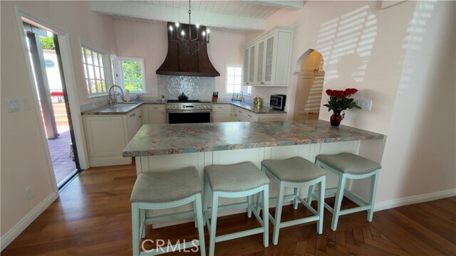 Building Photo - 327 Aster St