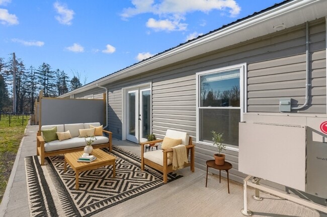 Building Photo - 423 W 3rd St