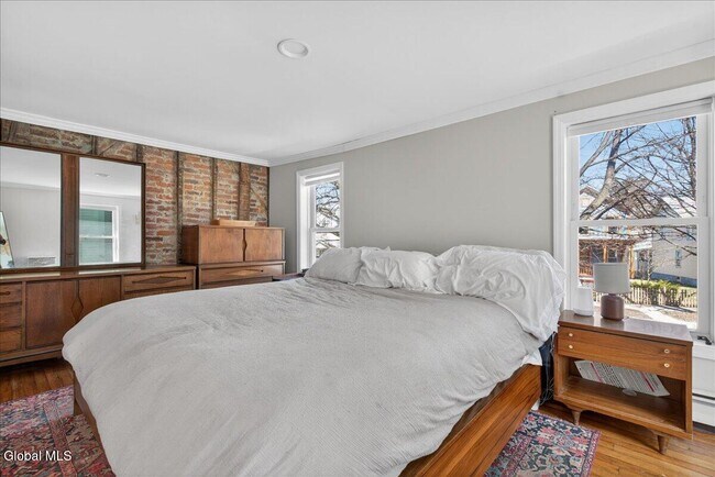 Building Photo - 106 Van Dam St