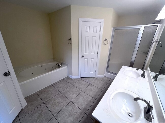 Building Photo - 1808 Airborn Dr