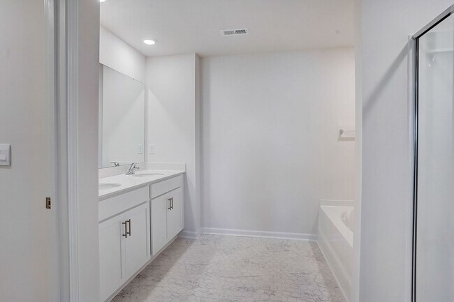 Building Photo - Modern 5-Bedroom Home Near Troutman – Showings Start November 17th