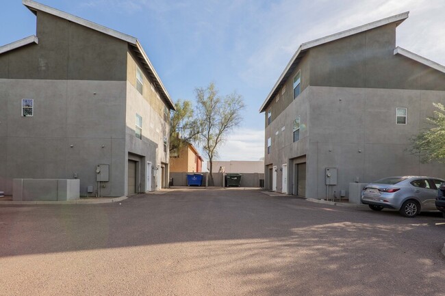 Building Photo - Roosevelt West Townhomes