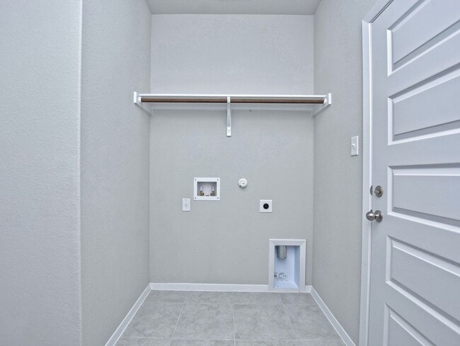 Building Photo - 4 BR / 2 BA - 1813 SF One-Story Home - Lago Vista!