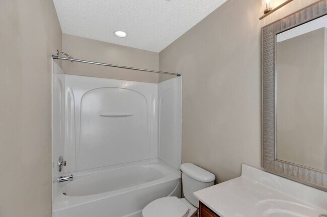 Building Photo - Lakes of Summerville