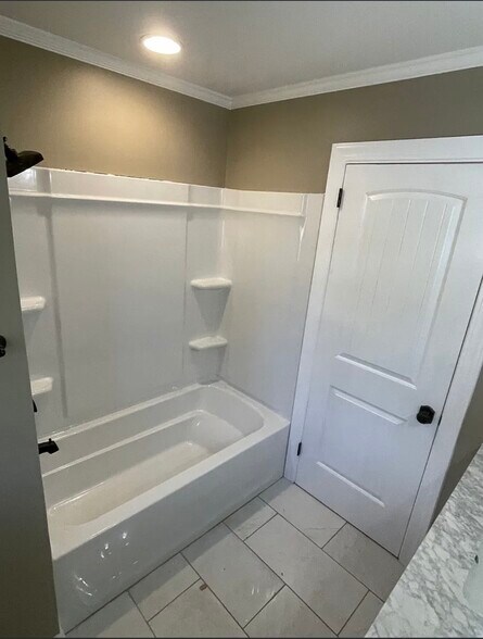 Building Photo - 1742 Beaumont Dr