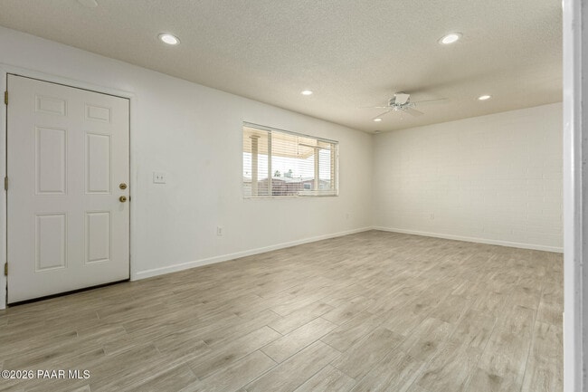 Building Photo - 11014 W Cheryl Dr