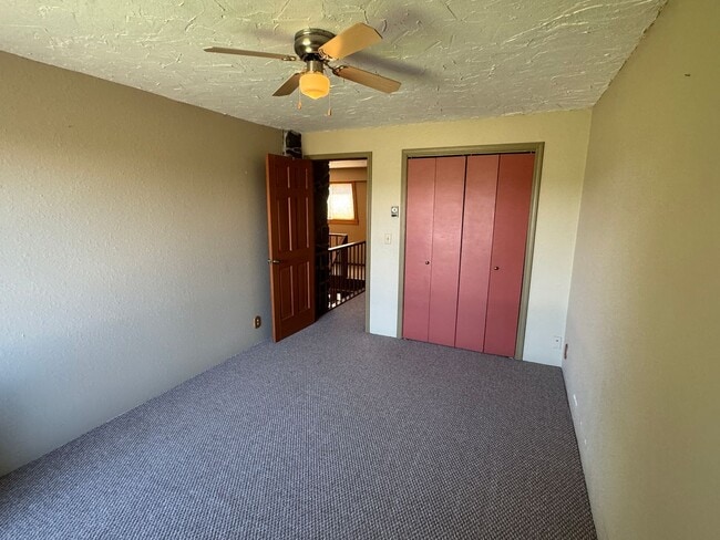 Building Photo - 3 Bedroom Home on Two Acres