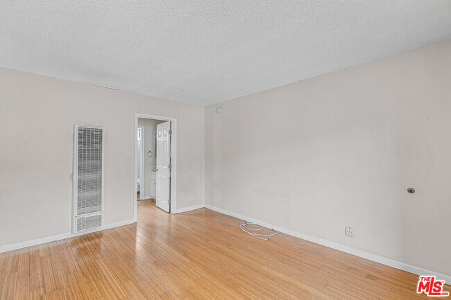 Building Photo - 2624 6th St