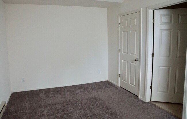 Building Photo - Great Arboretum location - lofted units - ...