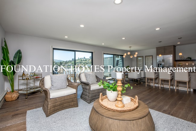 Building Photo - Top Floor 2BD/2BA Waterfront Luxury in Greenwood Cove!  Pool!  Parking!  FOUNDATION