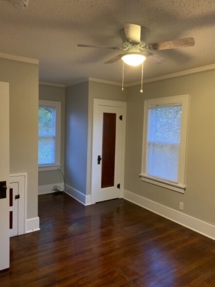 Building Photo - 921 Kennelworth Ave