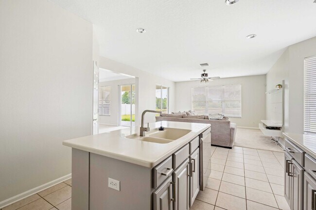 Building Photo - 4/3.5 in Wesley Chapel!