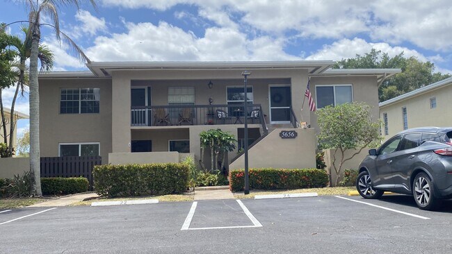 Primary Photo - 5656 Via Delray Blvd