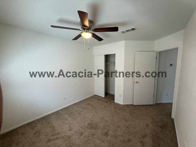 Building Photo - Three bedroom home in Mesquite Ranch
